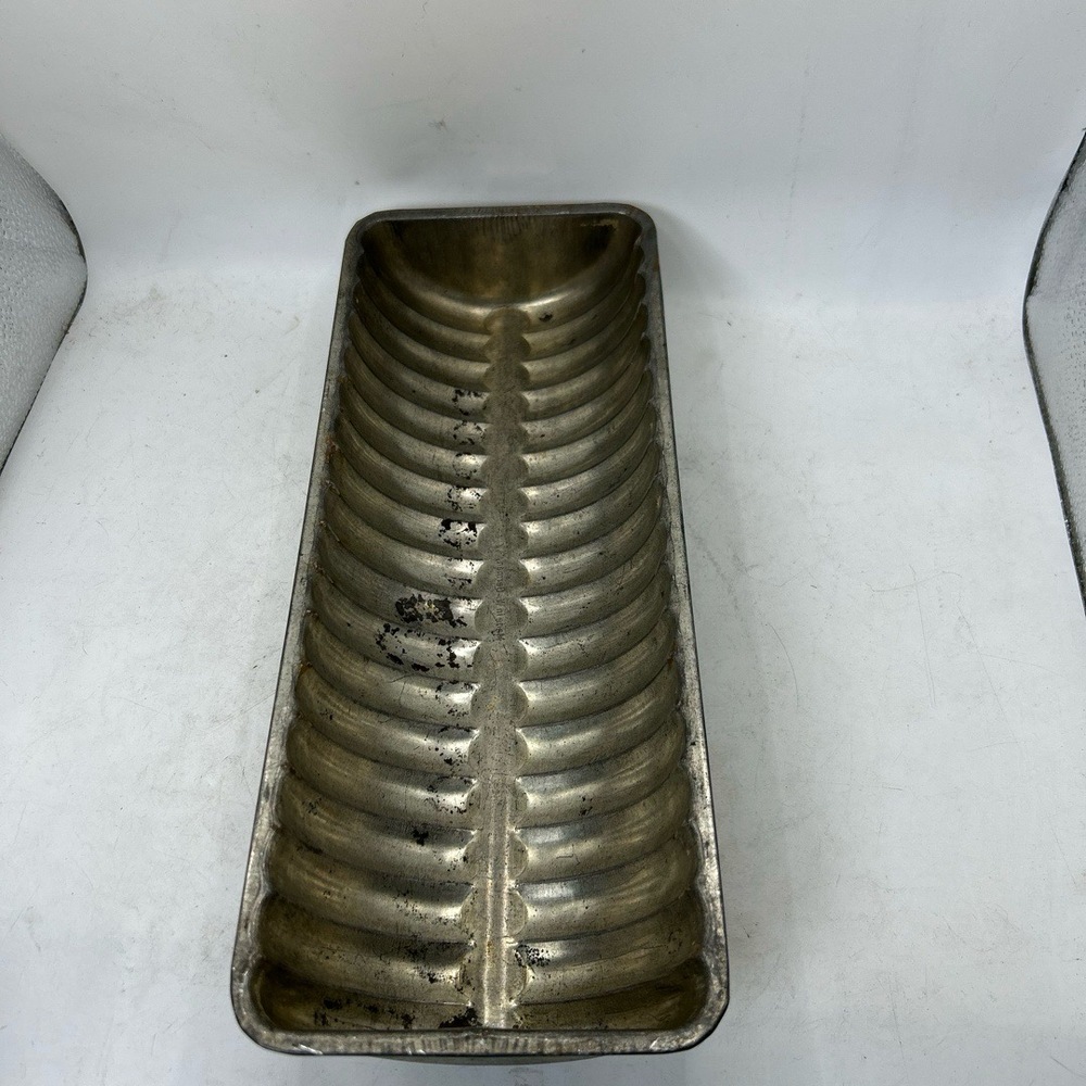 Vintage Elongated Ribbed‎ Baking Pan Silver Patina Collectible Rustic
